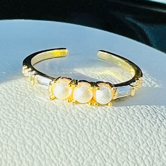 Trio of Pearls and Crystal CZ Baguettes Resizable Gold-Plated Stamped S925 - Picture 6 of 6